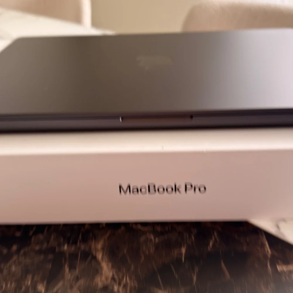 MacBook Pro 16 M4 MAX